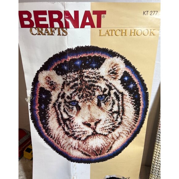 Bernat Crafts Tiger Latch Hook Kit 32" Round Pre-Printed Canvas & Yarn Celestial - Picture 1 of 6